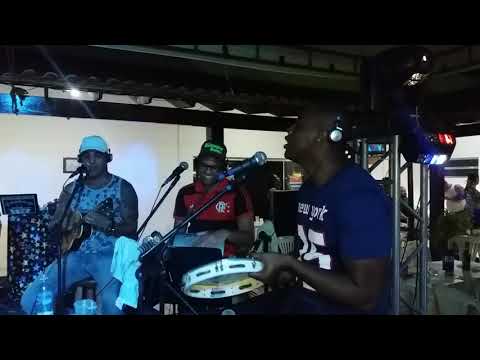 Roda de samba com o Grupo batuque bom