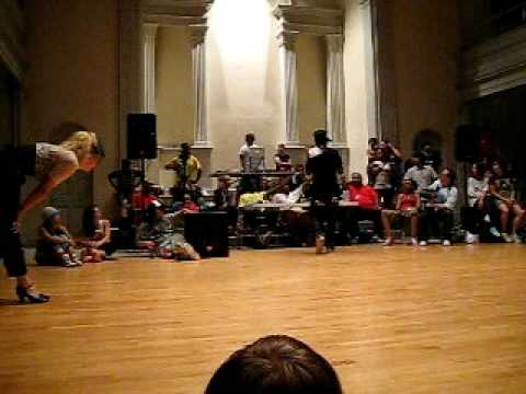 Waacking battle Step ya game up Ling Ling Silvia vs Aus