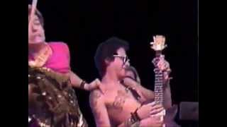 NOFX - Mr Jones (HQ Audio) + Lyrics