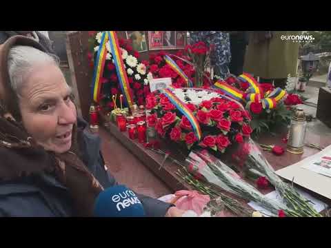 Ziua lui Ceaușescu, la Cimitirul Ghencea. Zeci de români îl regretă, încă, pe fostul dictator