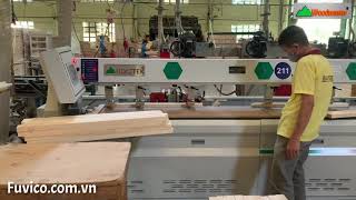 Máy khoan ngang CNC-2500B trong xưởng sản xuất gỗ chuyên nghiệp