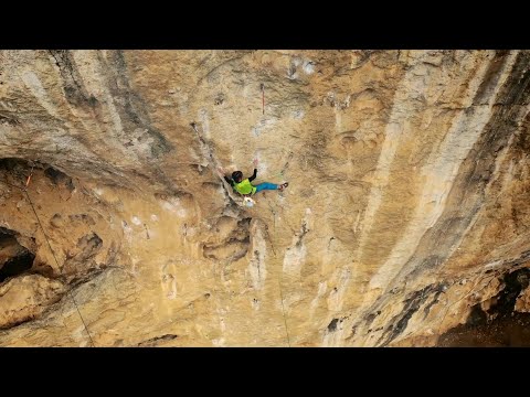 GLOBALink | Nine-year-old Chinese girl completes highly challenging rock climbing route