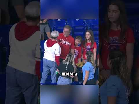 Esta mujer le echó a perder el momento a este padre e hijo 🥲