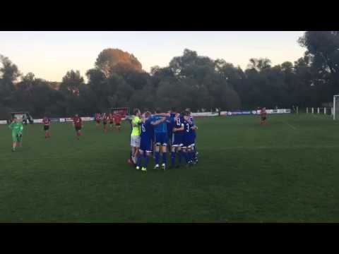 SG Viktoria Bronnzell - SG Kerzell - Spieler feiern auf dem Rasen