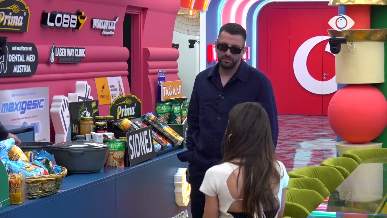 Kelly dhe Jozi këndojnë së bashku teksa gatuajnë