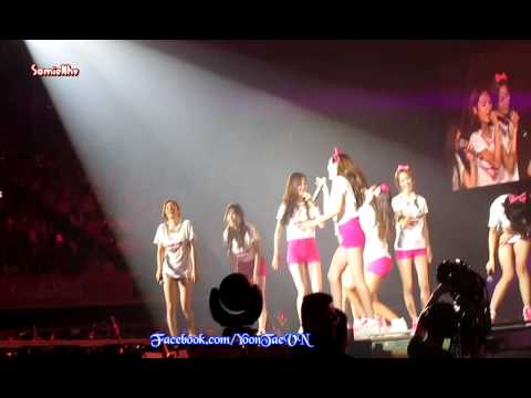 [FanCam] 2013.10.12 SNSD GIRLS & PEACE World Tour Singapore