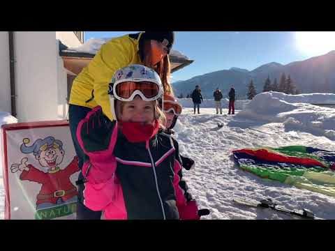 Unsere neue Kinderskischule lässt die Pistenflöhe vor Freude hüpfen - Kinderhotel Ramsi