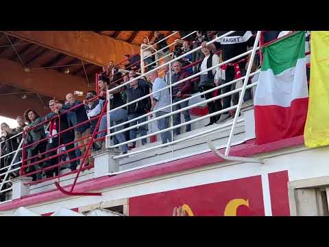 Le contestazioni dei tifosi del Sulmona al termine della partita persa con L’Aquila per 5a0