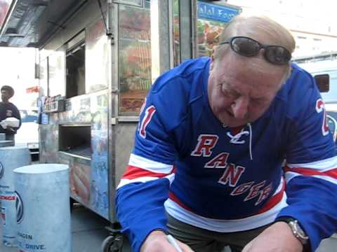 Pete Stemkowski Signs For The SI KING  10-8-11