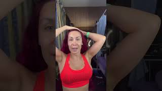 Directo de La Pelopony poniendo a parir a su compañero de piso aka La Martina