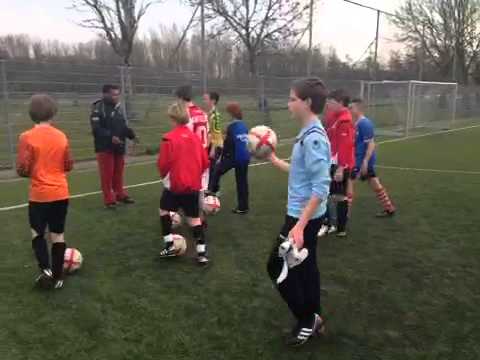 RKAVV D1 (za) vs. RKAVV F1 (za) 17-4-2013 18:51