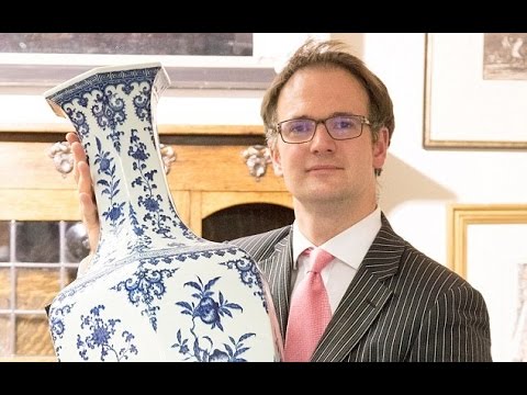 Rare blue and white Chinese vase discovered in hallway and thought to be hundreds of years