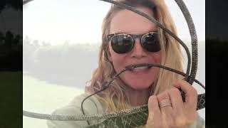 Download lagu Michelle Pfeiffer Batman Returns Catwoman whip 2019 mp3