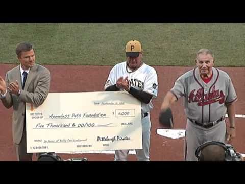 Pirates honor Bobby Cox