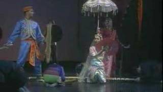 Bayanihan Philippine Dance Company - Singkil