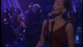 Vanessa Williams performs &quot;I Wonder as I Wander&quot;