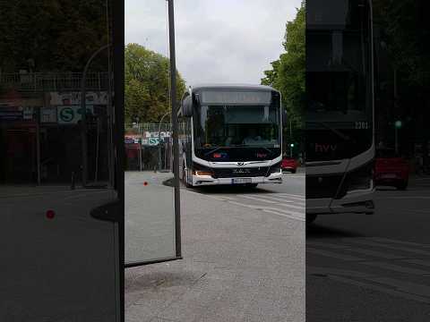 Einfahrt der Linie 1 in Richtung Bf. Altona in Hamburg 🚍 | #shorts #bus
