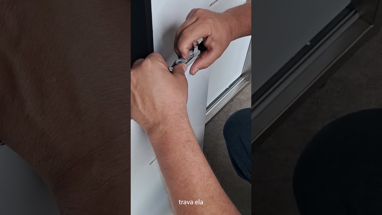 Como instalar e regular as Portas de Correr do seu Armário em Aço Inox - LojaBrazil