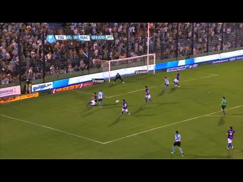 Gran atajada de Javier García a Mauro Camoranesi