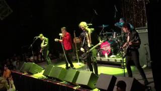 Me First And The Gimme Gimmes "Nobody Dies It Better" Live