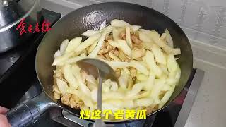 东北家常小炒五花肉老黄瓜，简单省事真开胃，酸溜溜一咬一股水 #老黄瓜 #东北菜 #抖音美食