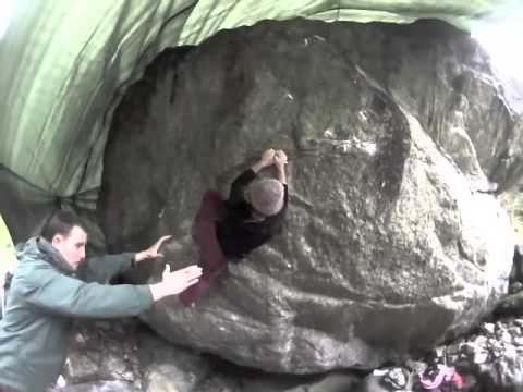‪Mello Boulder -sector Preda Peintada - Climb For Life Woman - line 2e - climber AnnaBorella