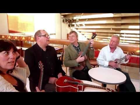 Ukulele Orchestra of Great Britain first show in Paris and INTERVIEW - United States of Paris