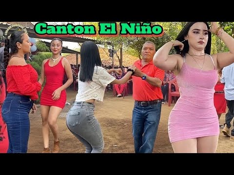 Sigue La Gozadera Festejando El Cumpleaños De Cristina Cañas Canton El Niño Atardecer Tropical