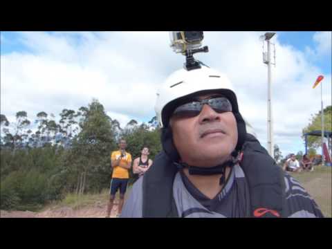 Voo de parapente no polenta off road