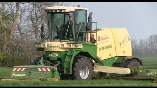 preview picture of video 'Loonb. Boven maait eerste gras 2014 met Krone Big M2'