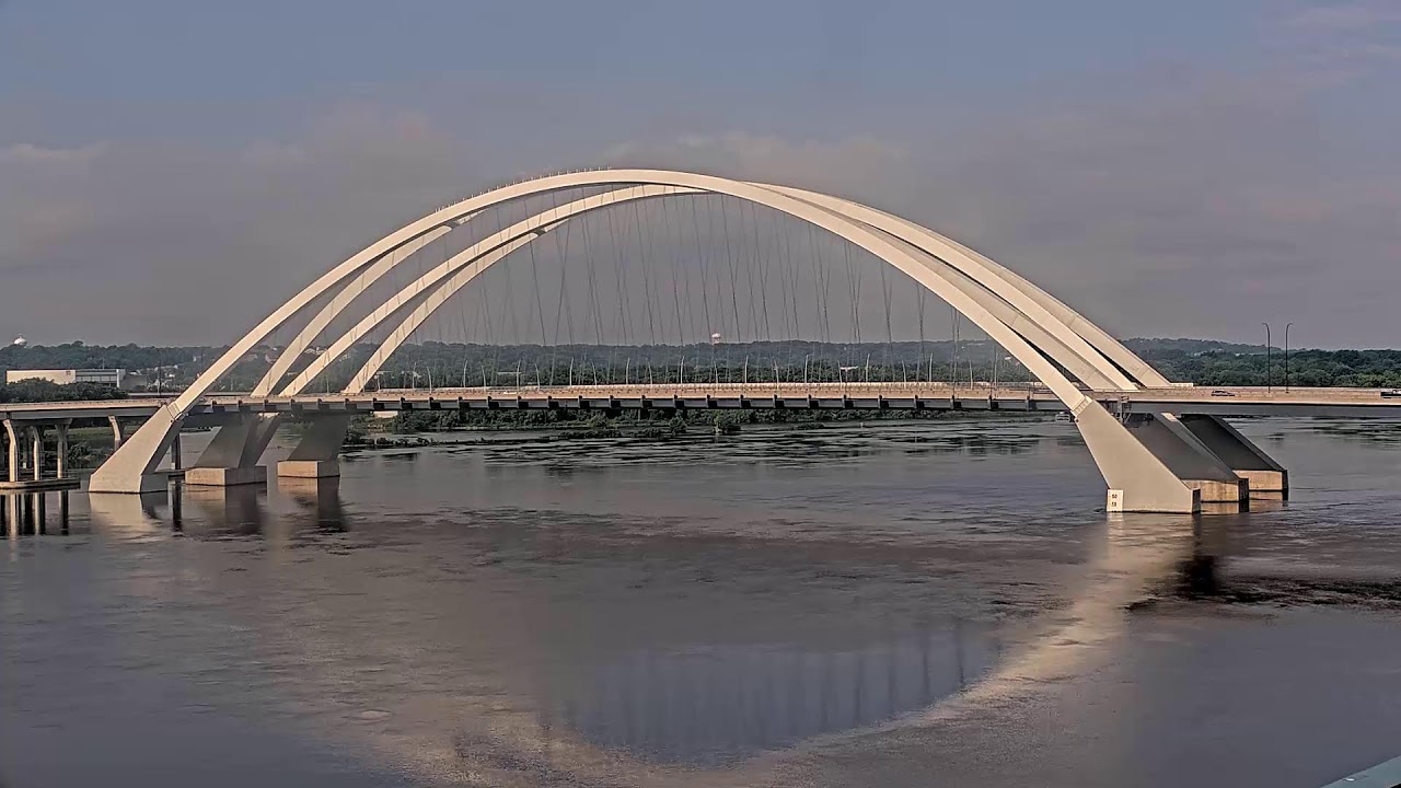 Live webcam view of I-74 Mississippi River Bridge