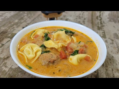 Simple Meatball and Tortellini Soup