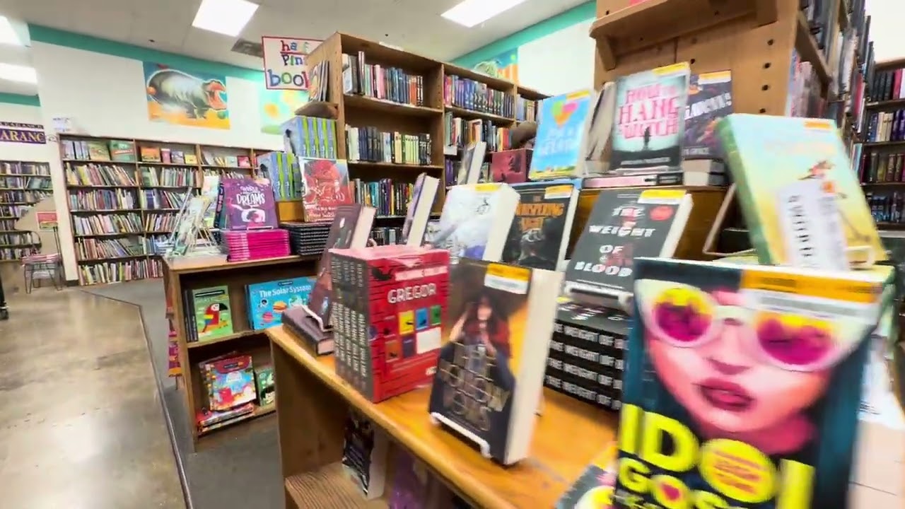 Discos y libros en Half Price San Antonio.  Sumado Gimball  y micro 🤣