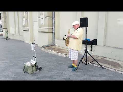 Prins - Nothing Compares 2 U saxophone cover street performer! The saxophone beautifully