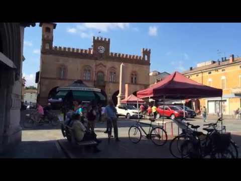 Fidenza centro città e piazza principale 1 di 2 video - Full HD