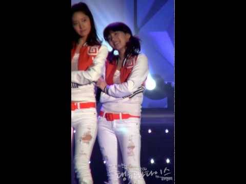 [Fancam] 100327 Taeyeon SNSD - Gee@Mister World 2010 Final