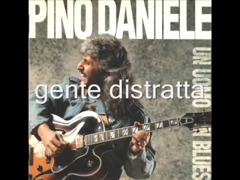 Video per il significato della canzone Gente distratta di Pino Daniele