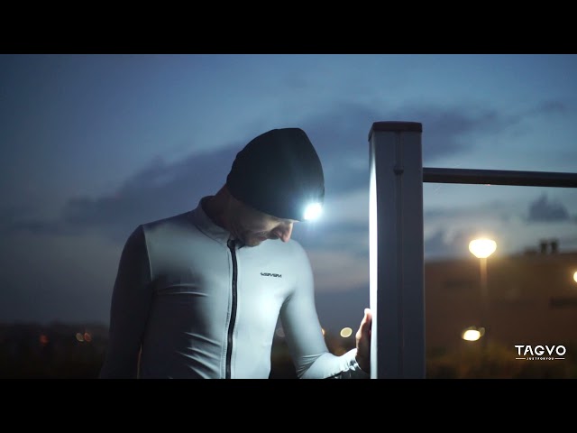 Vídeo relacionado con TAGVO USB Recargable Beanie Cap, iluminación y destellando Modos de Alarma 8 LED Manos Libres Linterna, fácil instalación Quick Release Headlamp Beanie, Unisex Winter Warmer Knit Cap Hat