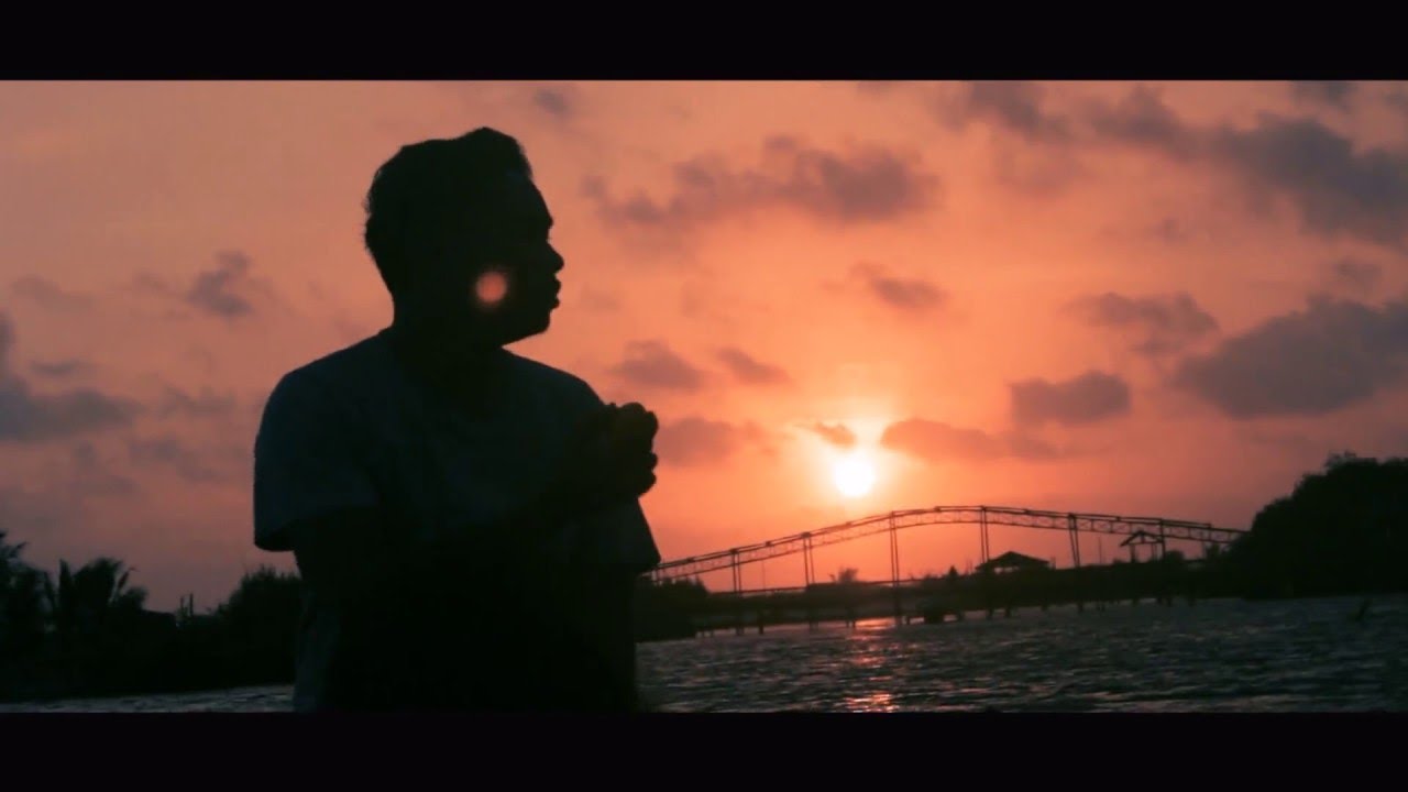 ZONA NYAMAN - fourtwnty cover guyonwaton