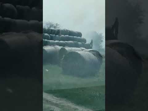 Incendiu la Tătăranu, miercuri 24 august 2022.Au ars aproximativ 100 de baloți de paie