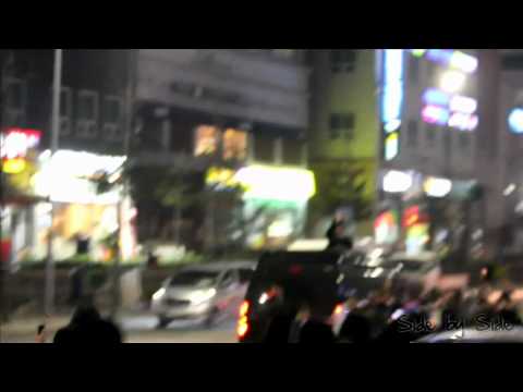 101219 Junhyung waving to fans from van rooftop after Inkigayo