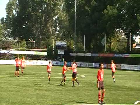 21 mei 2011 Nieuwerkerk D1 - VV De Meern D1, 3-5, doelpunt Shane (vrije bal)