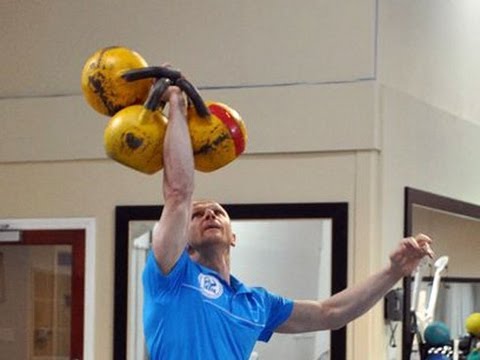 Sergey Rudnev 3x16kg kettlebell jerk + back flip / Сергей Руднев толчок + сальто