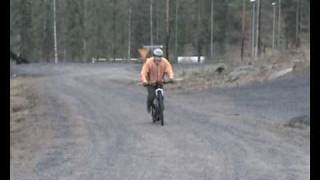 preview picture of video 'Ylämäki treeni Kickbikella Himoksella'