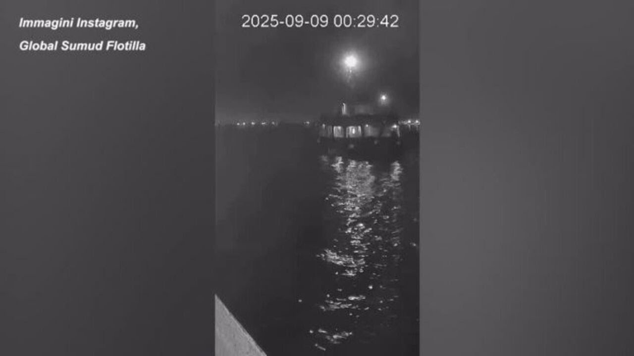 Flotilla: colpiti da un drone. Le immagini delle telecamere di bordo