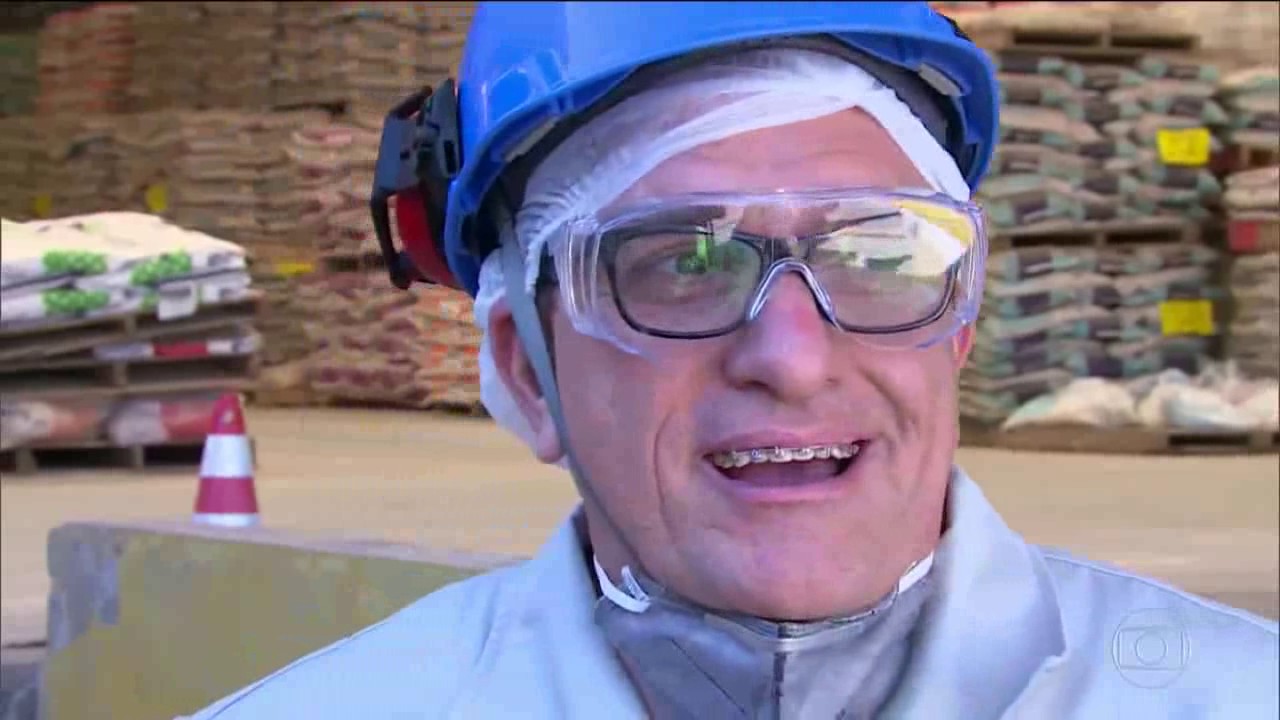 STUDIOÁgua Fria  Fantástico Chefe Secreto Dono de Multinacional se finge de funcionário 220120171