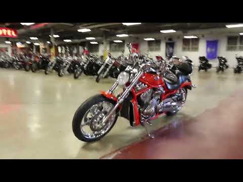 2005 Harley-Davidson VRSCSE Screamin’ Eagle® V-Rod® in New London, Connecticut - Video 1