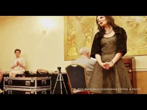 Wspaniała improwizacja Justyny Reczeniedi -sopran i Andrzeja Płonczyńskiego -piano w szatni MCC