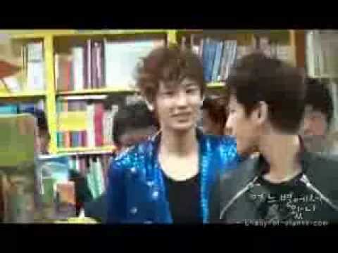 FANCAM EXO K - Walk Like a Train & Chanyeol's Funny Action to Fans