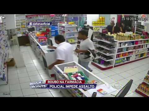 Policial impede assalto em farmácia
